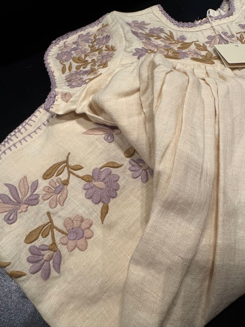 apolina クリーム色 刺繍入り 半袖ワンピース 5-7y