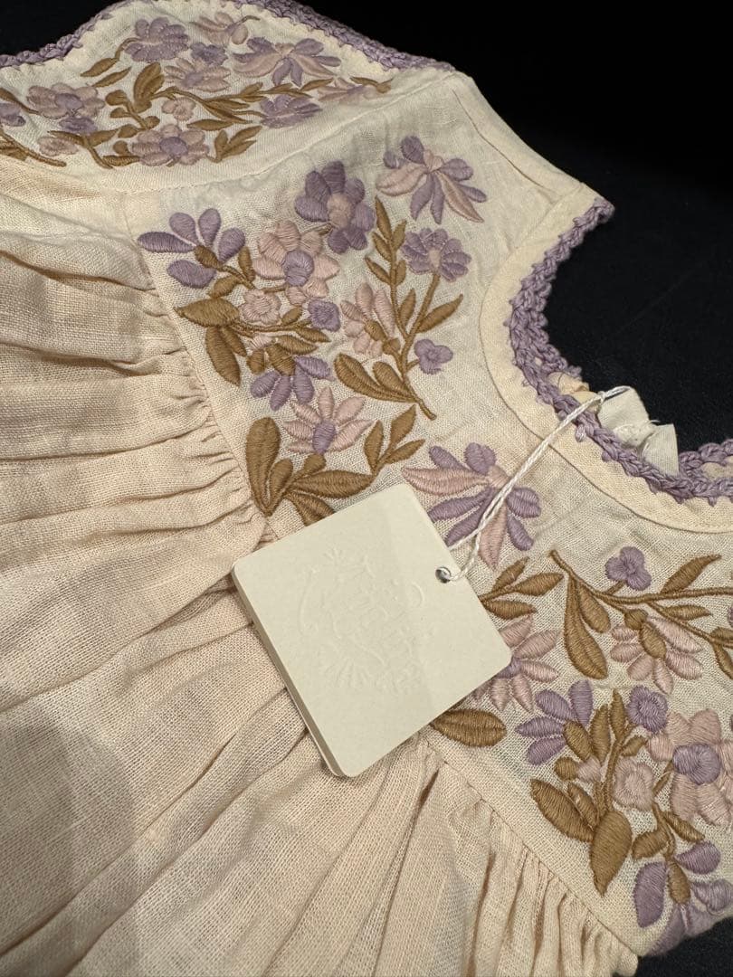 apolina クリーム色 刺繍入り 半袖ワンピース 5-7y