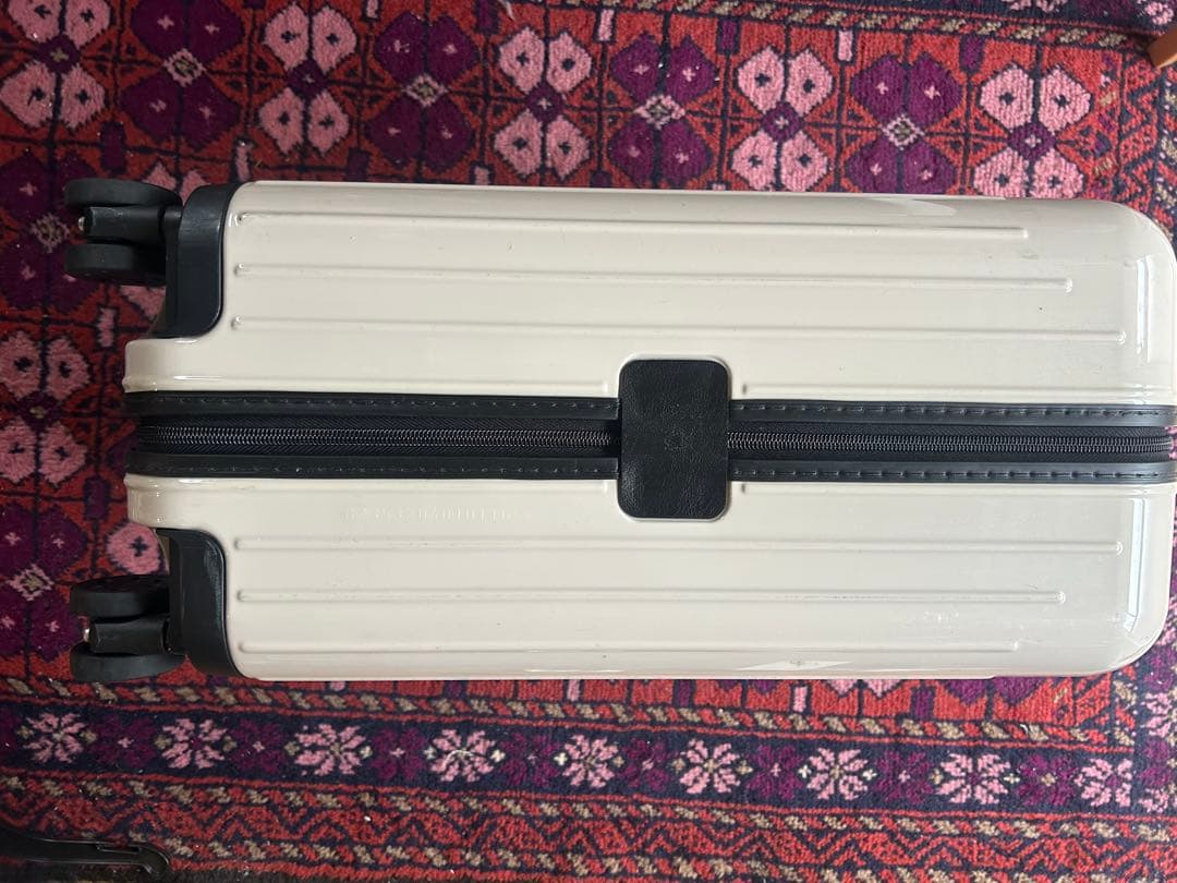 RIMOWA Essential Lite キャビン U人気カラー機内持ち込み可