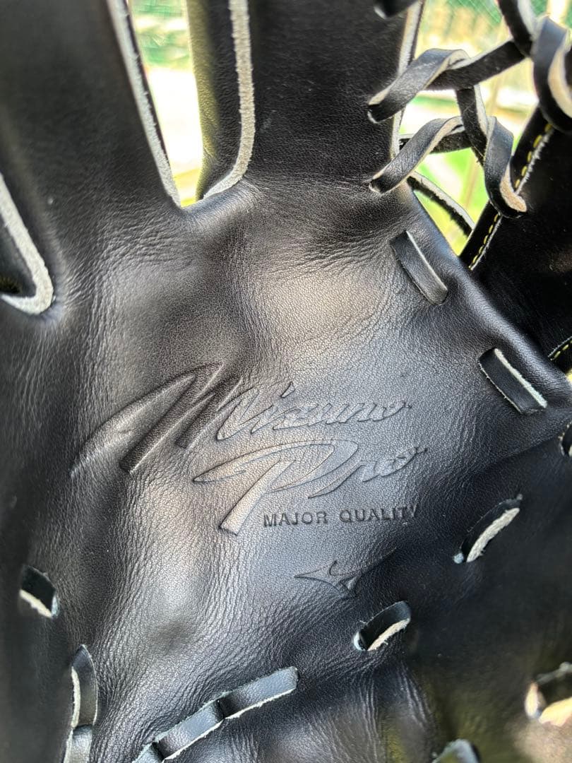 ミズノプロ硬式グローブ 左外野手用　黒 レザー　高校野球対応