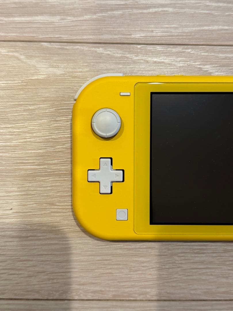 Nintendo Switch Lite イエロー ピカチュウケース付き