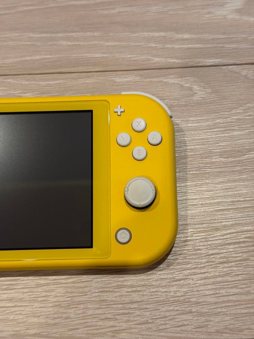 Nintendo Switch Lite イエロー ピカチュウケース付き