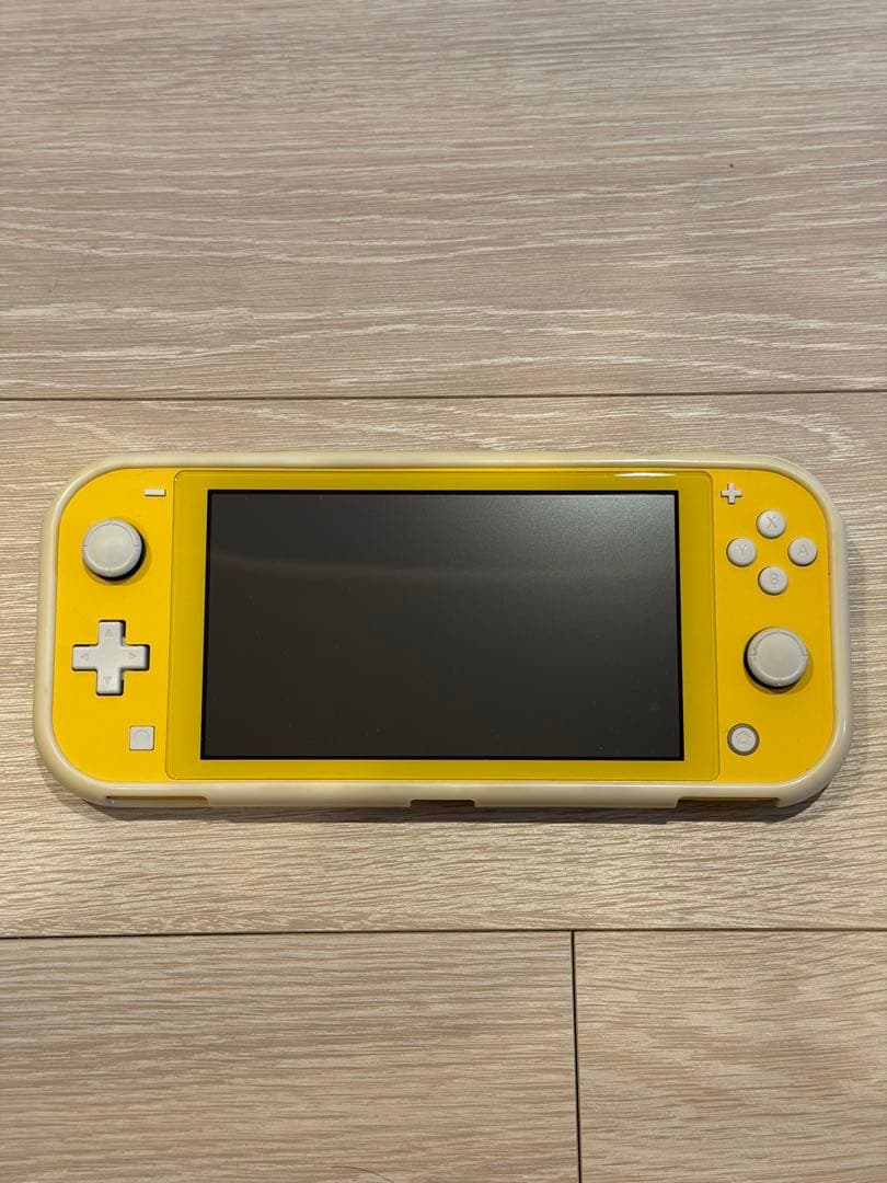 Nintendo Switch Lite イエロー ピカチュウケース付き