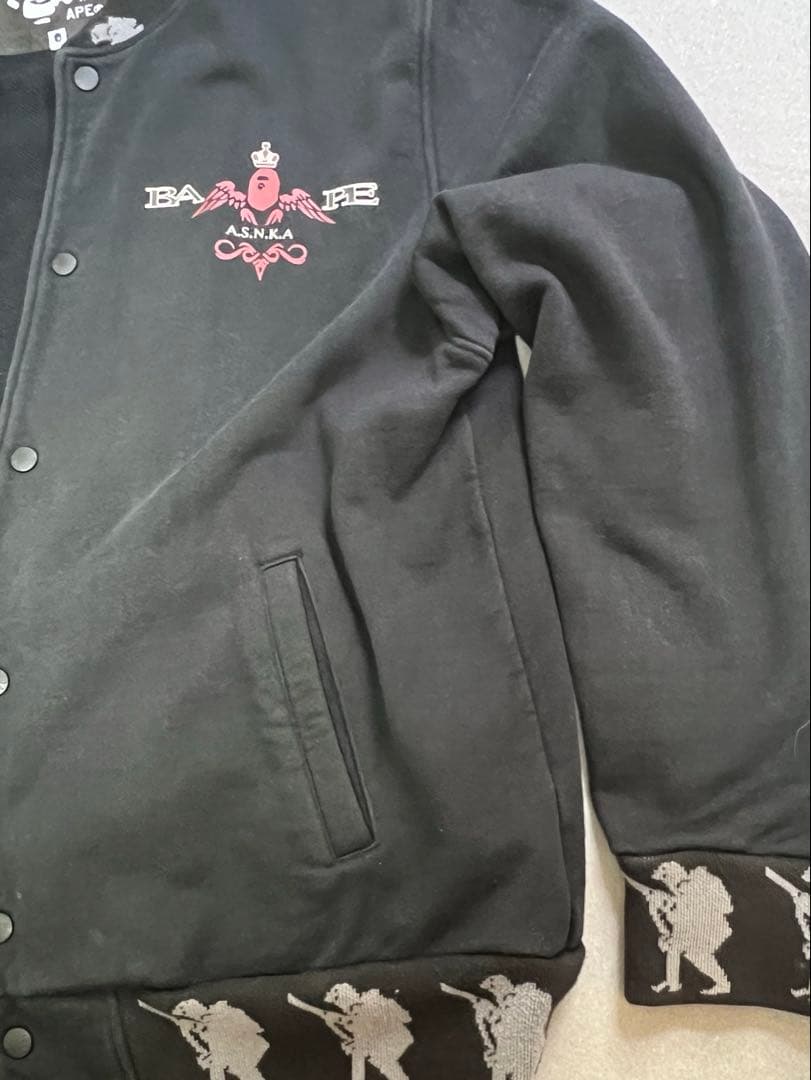 A BATHING APE 刺繍入り黒スタジャン 05