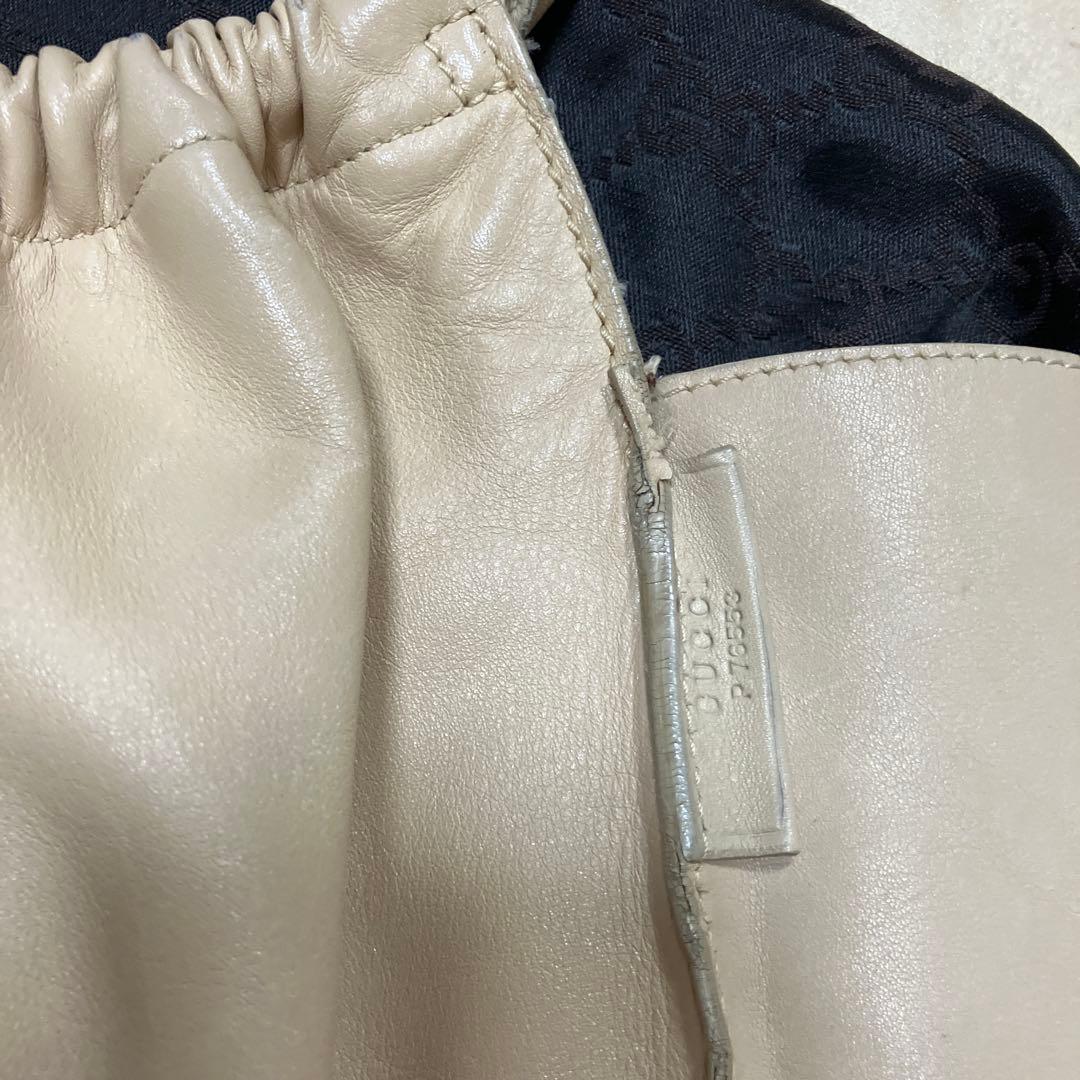 GUCCI ホワイトベージュ レザーショルダーバッグ