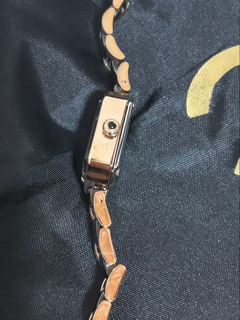 ノベルティ クォーツ腕時計 ゴールド/ブラック