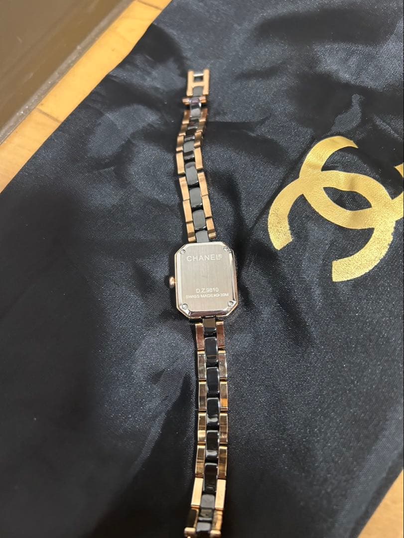 ノベルティ クォーツ腕時計 ゴールド/ブラック