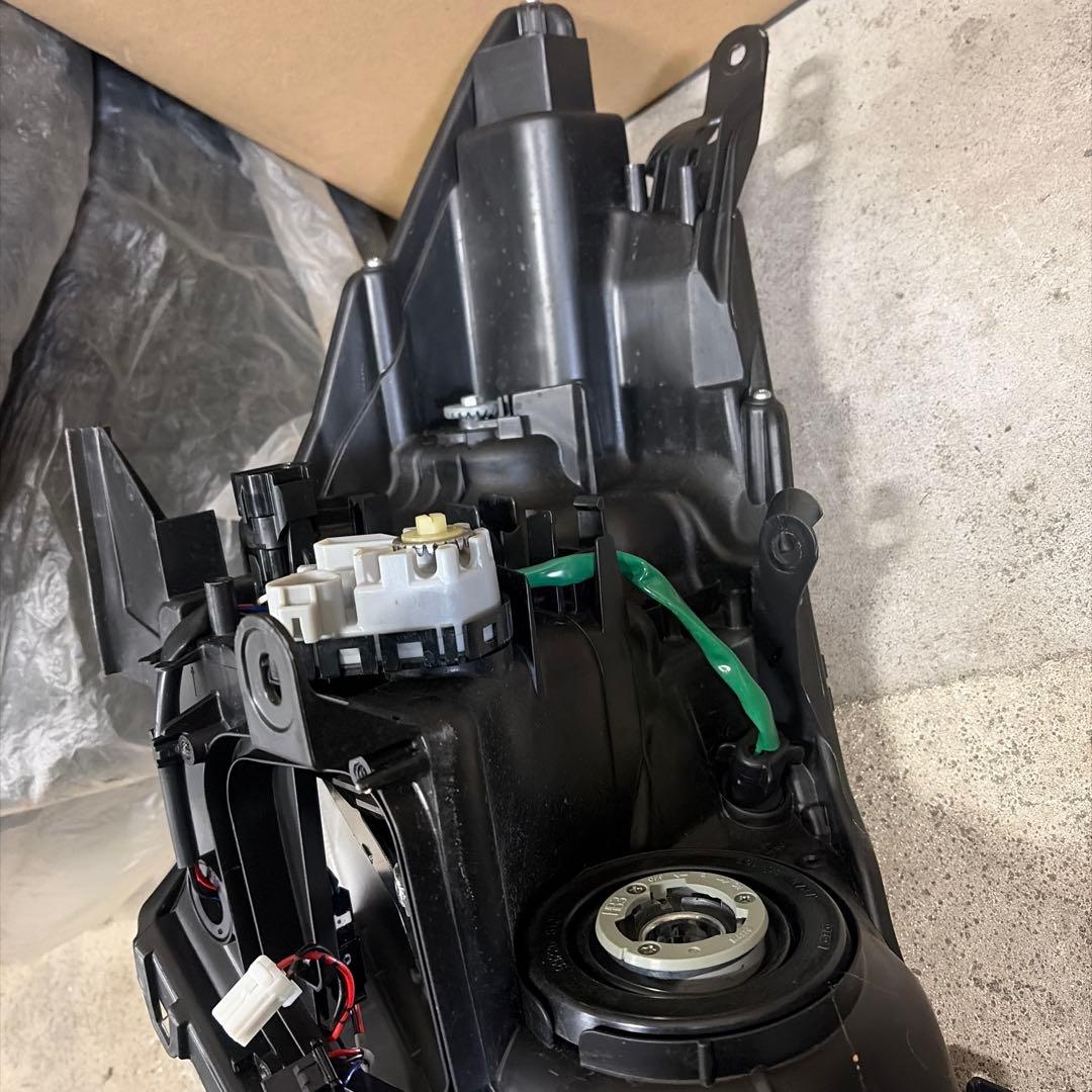 ヘッドライト 左右セット 平成24年式プリウスアルファ球なし コンピューターなし