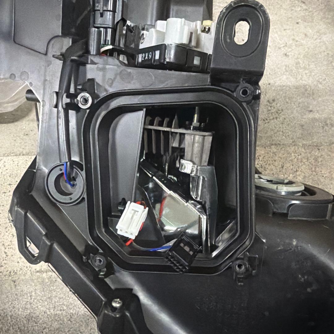 ヘッドライト 左右セット 平成24年式プリウスアルファ球なし コンピューターなし