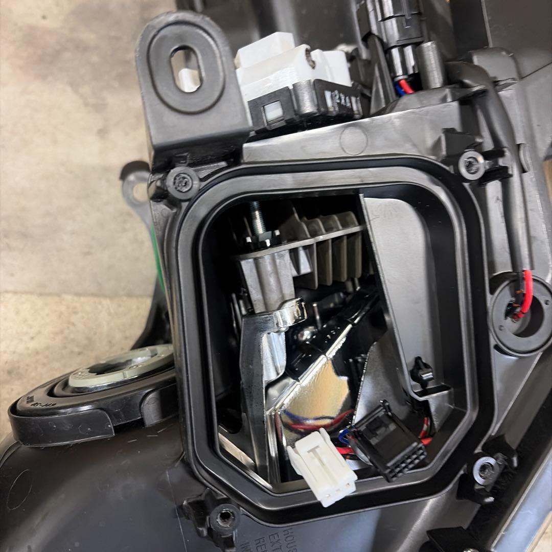 ヘッドライト 左右セット 平成24年式プリウスアルファ球なし コンピューターなし