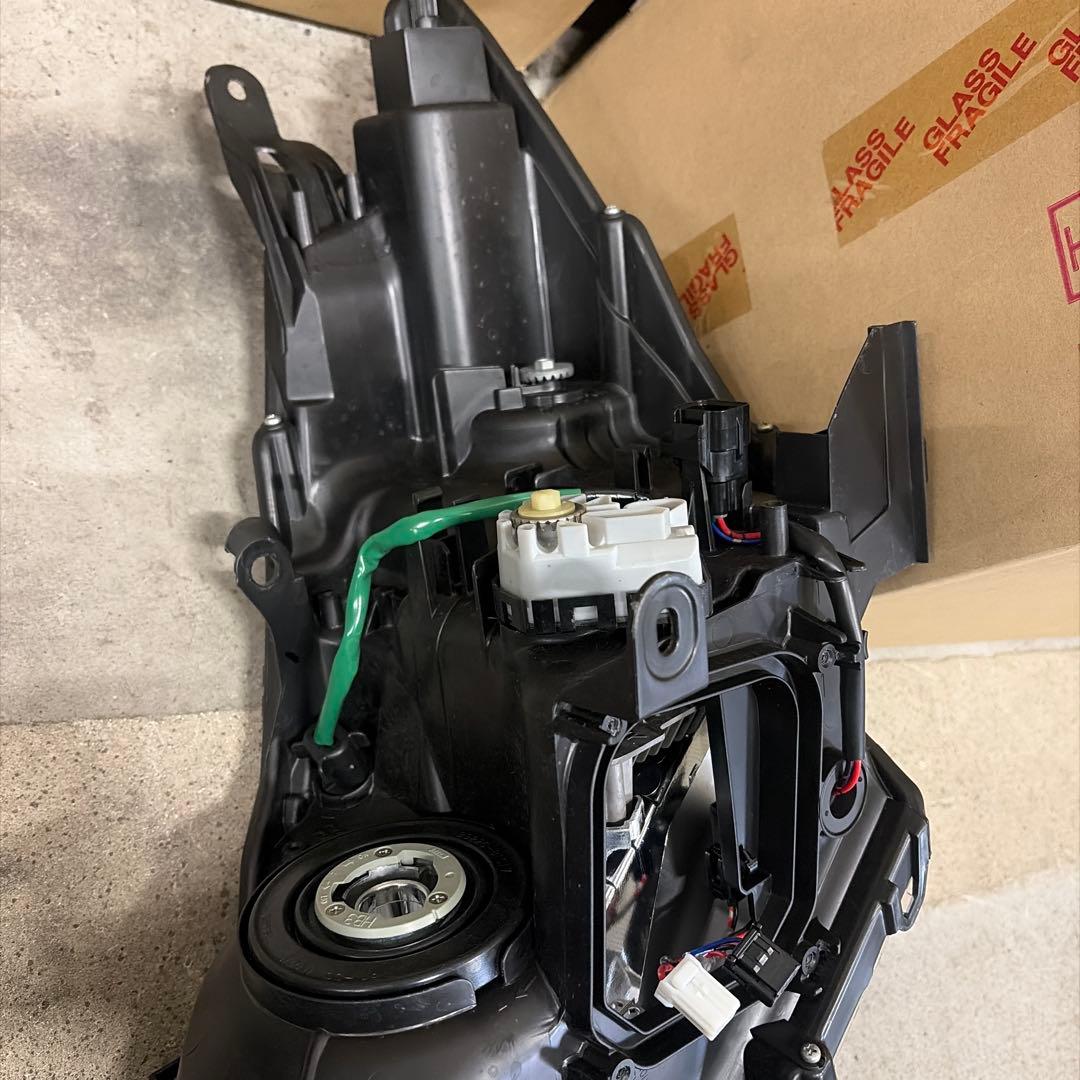 ヘッドライト 左右セット 平成24年式プリウスアルファ球なし コンピューターなし