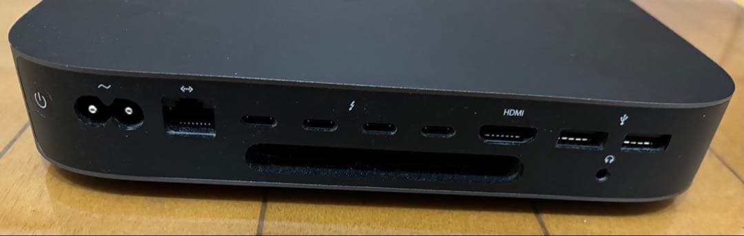 Mac mini 2018（キーボード、スタンド、マウントアダプタ付）