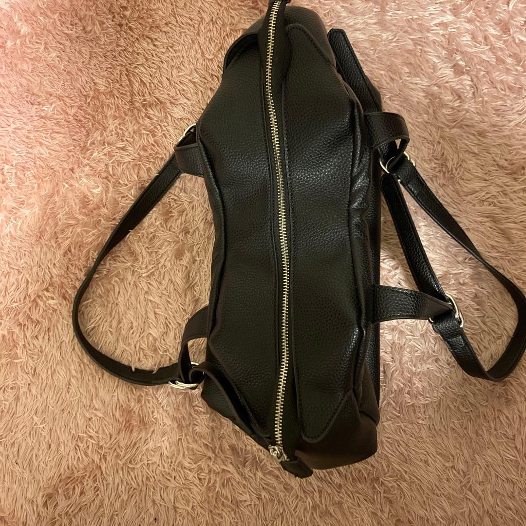 ブラックレザー風ショルダーバッグ