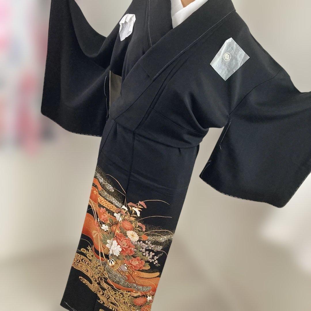 新品　豪華黒留袖フルセットお探しの方に　袋帯　付き　駒刺繍　流水花車文　金銀彩