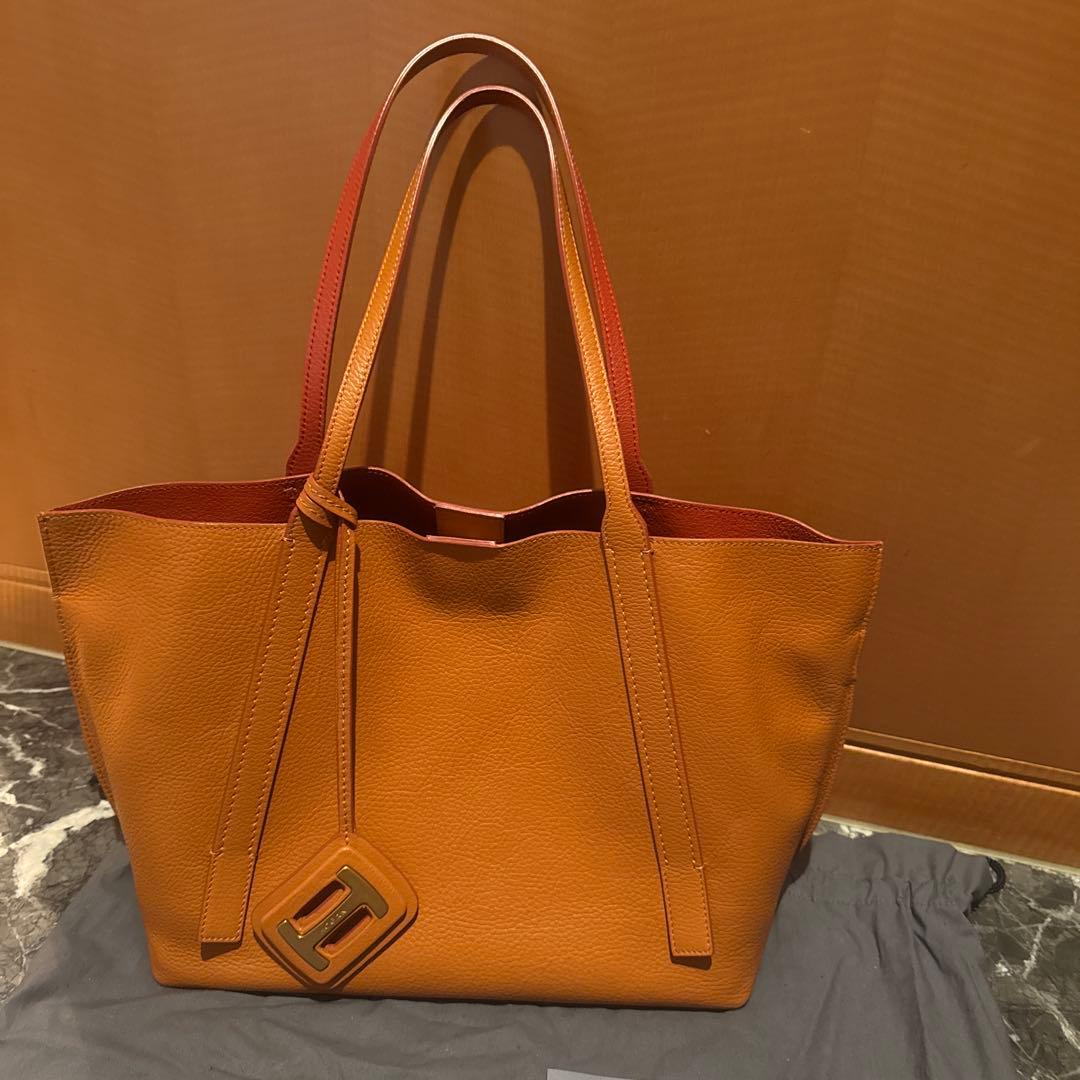 HOGANのトートバッグ