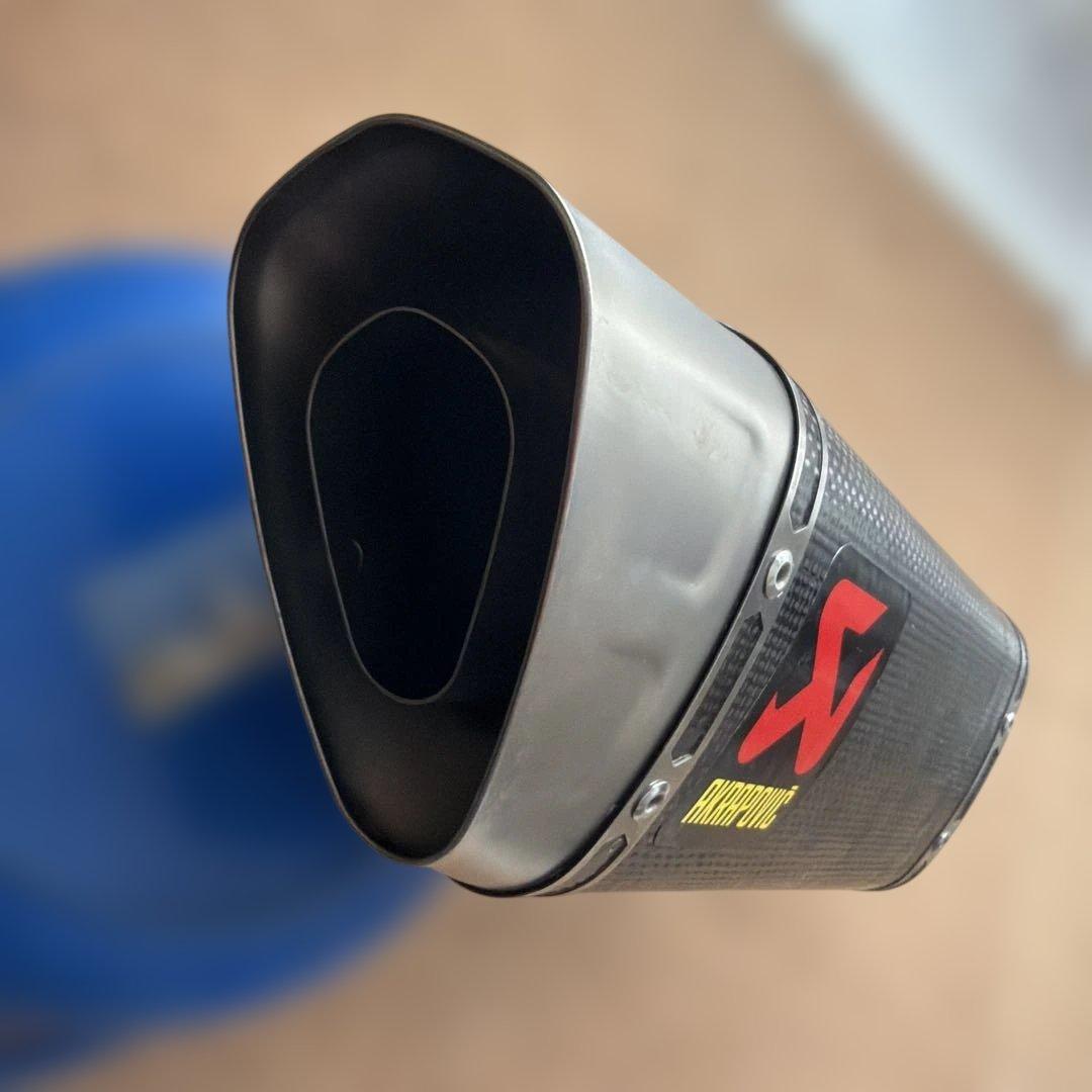 おかたろう F900XR アクラボビッチ カーボンマフラー