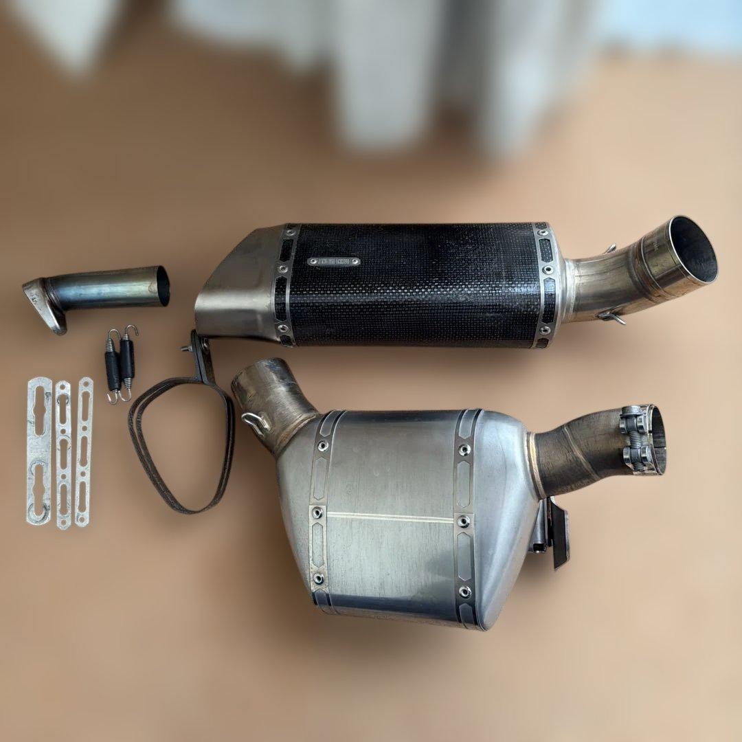 おかたろう F900XR アクラボビッチ カーボンマフラー