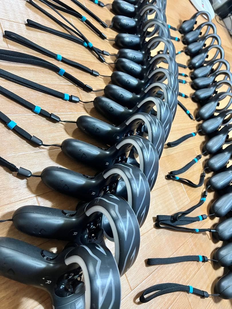 HTC VIVE Cosmos 専用左右コントローラー(17＋1右セット)