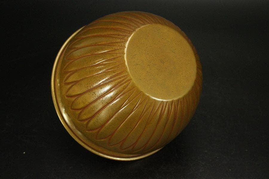 千家伝来 一ノ瀬宗也作 唐銅 雲蓮花弁彫刻紋 建水 共箱(LC848)