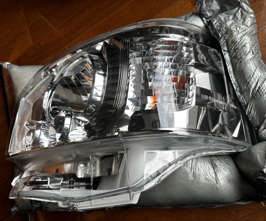 ハイエース6型ダークプライム新車外し　LED 左右セット