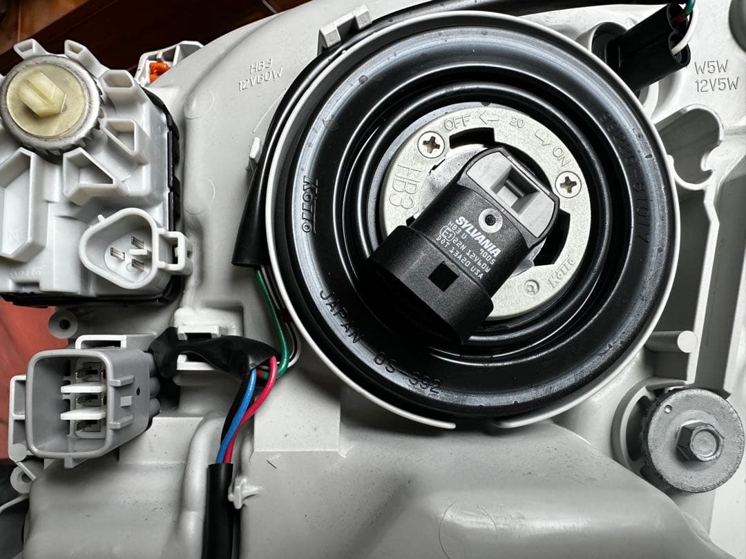 ハイエース6型ダークプライム新車外し　LED 左右セット