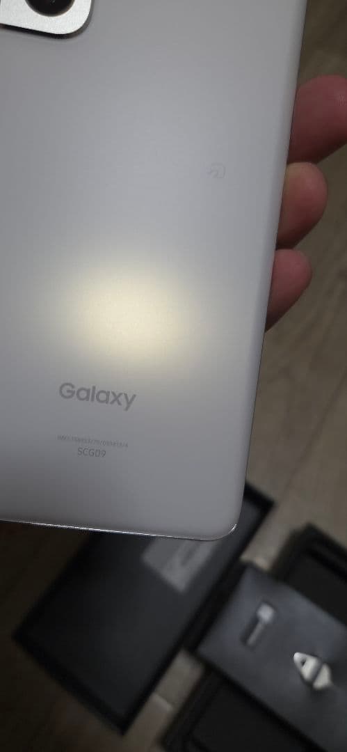 Samsung Galaxy S21 5G Phantom White　本体