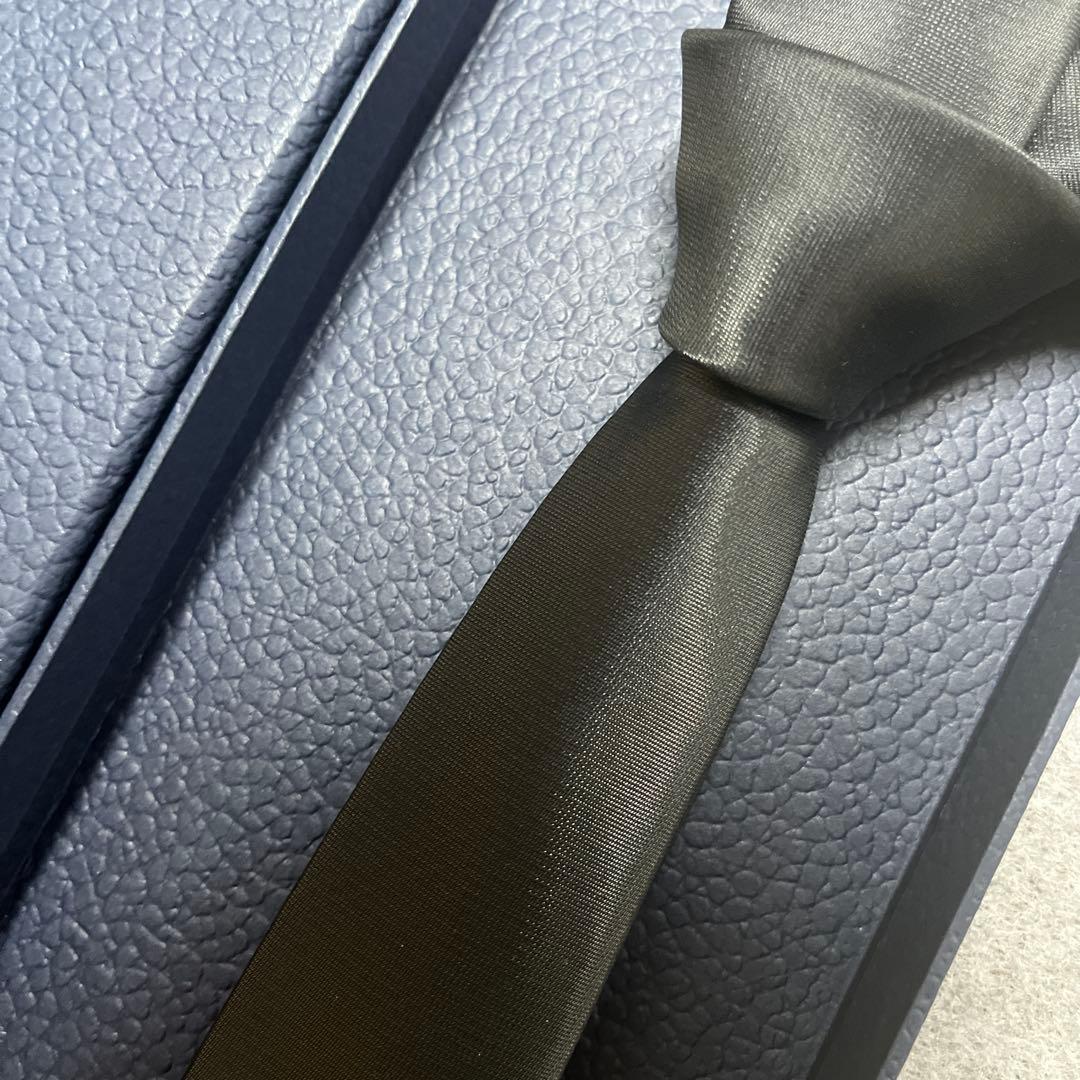 極美品　ディオールオム　ネクタイ　グレー　ソリッド　ナロータイ