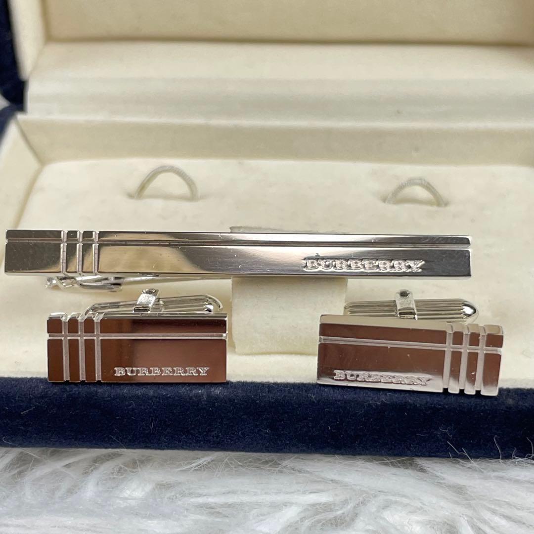超極美品✨ Burberryバーバリー✨ネクタイピンカフスセット✨ストライプ✨銀