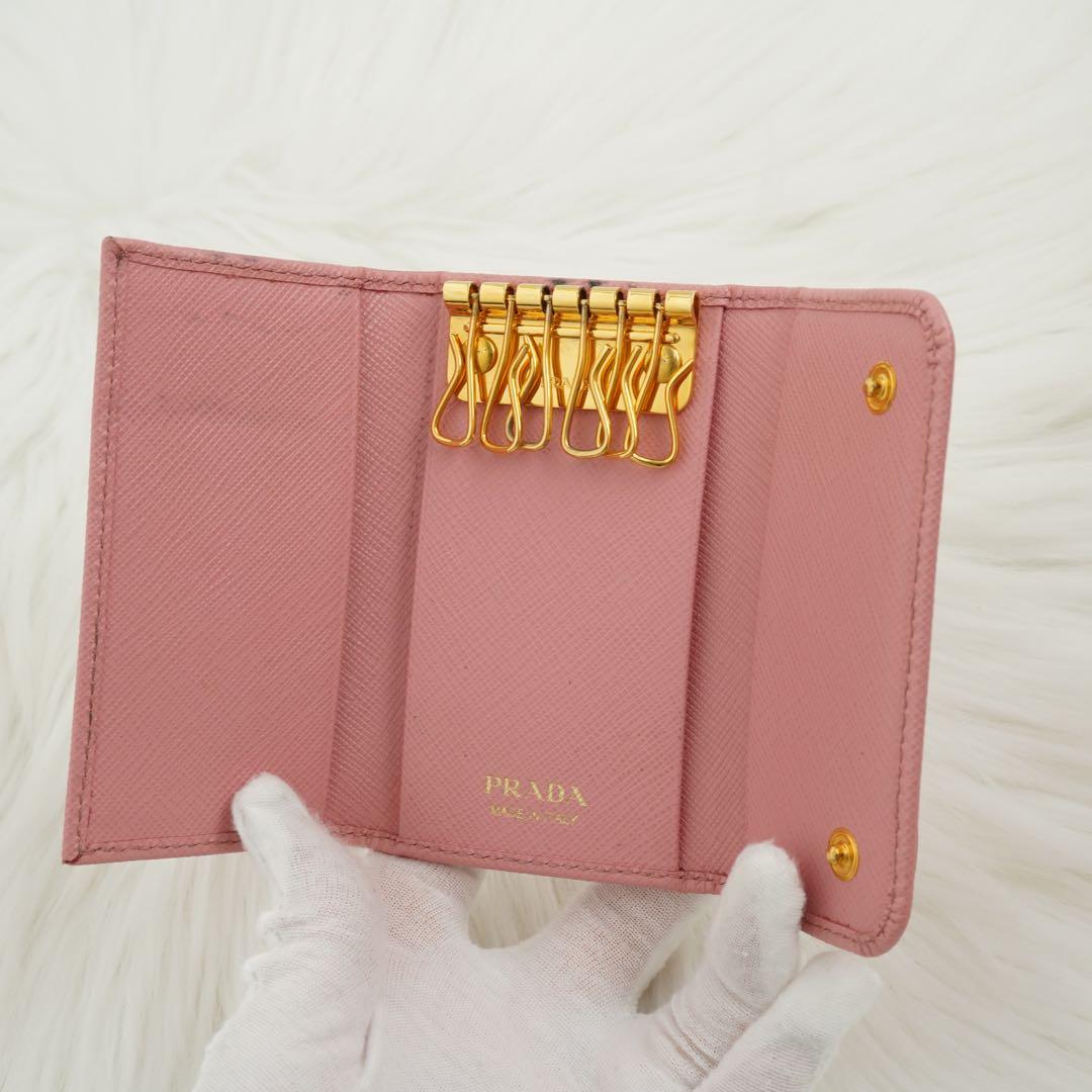 極美品　PRADA プラダ　キーケース　サフィアーノレザー　ロゴグラム　ピンク