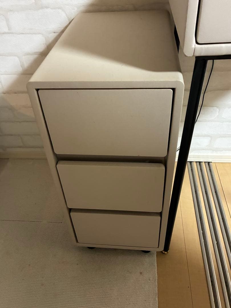 モダン ドレッサー・鏡台 サイドボックス&チェア付き！