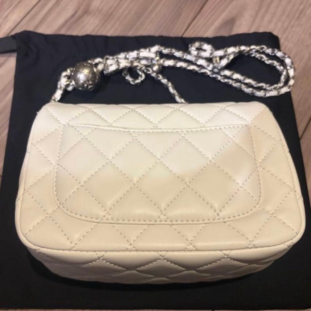 み*ん様 CHANEL ホワイト キルティング ショルダーバッグ ノベルティー