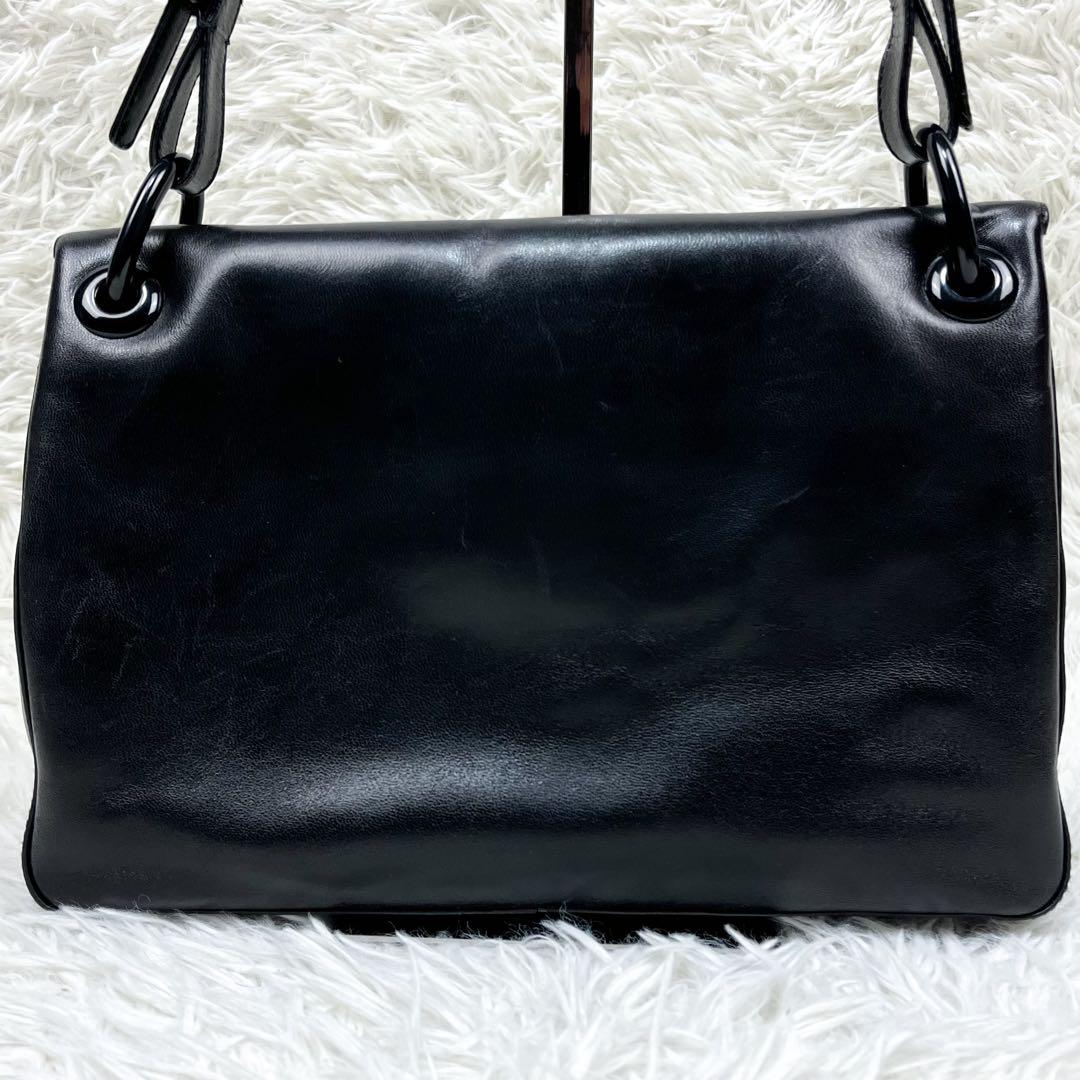 美品プラダ ワンショルダーバッグ ロゴ型押し プラスチックチェーン オールレザー