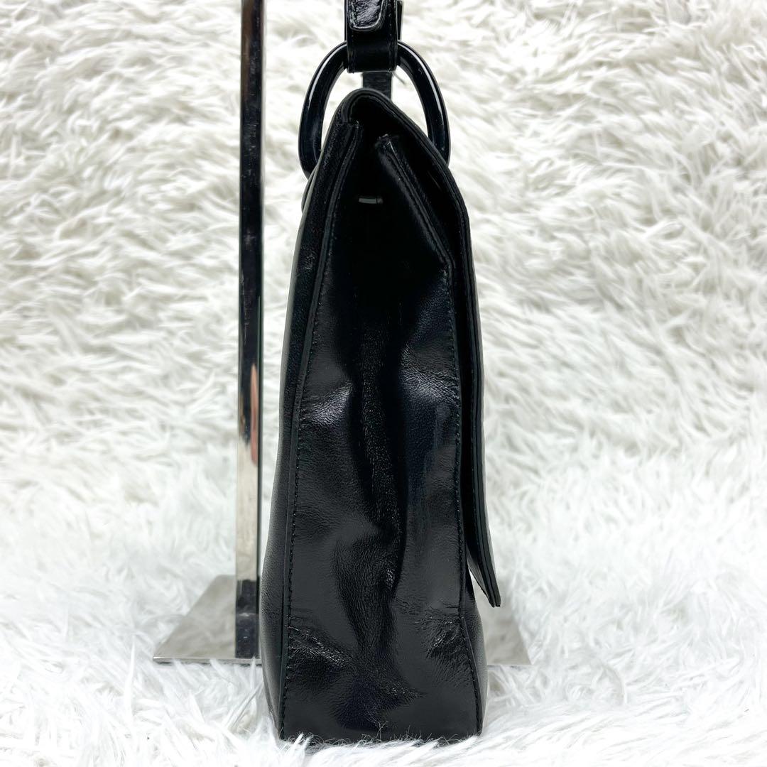 美品プラダ ワンショルダーバッグ ロゴ型押し プラスチックチェーン オールレザー