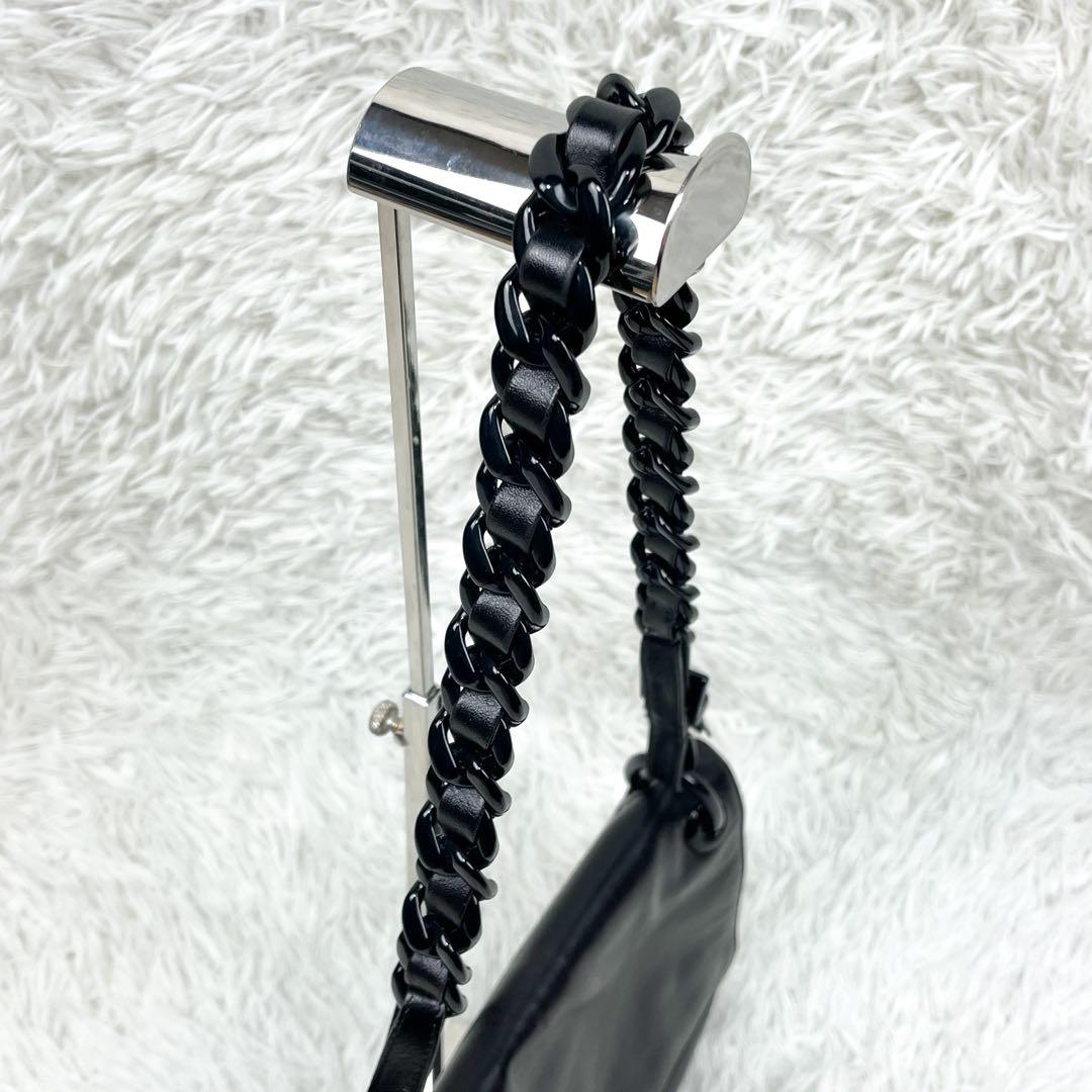 美品プラダ ワンショルダーバッグ ロゴ型押し プラスチックチェーン オールレザー