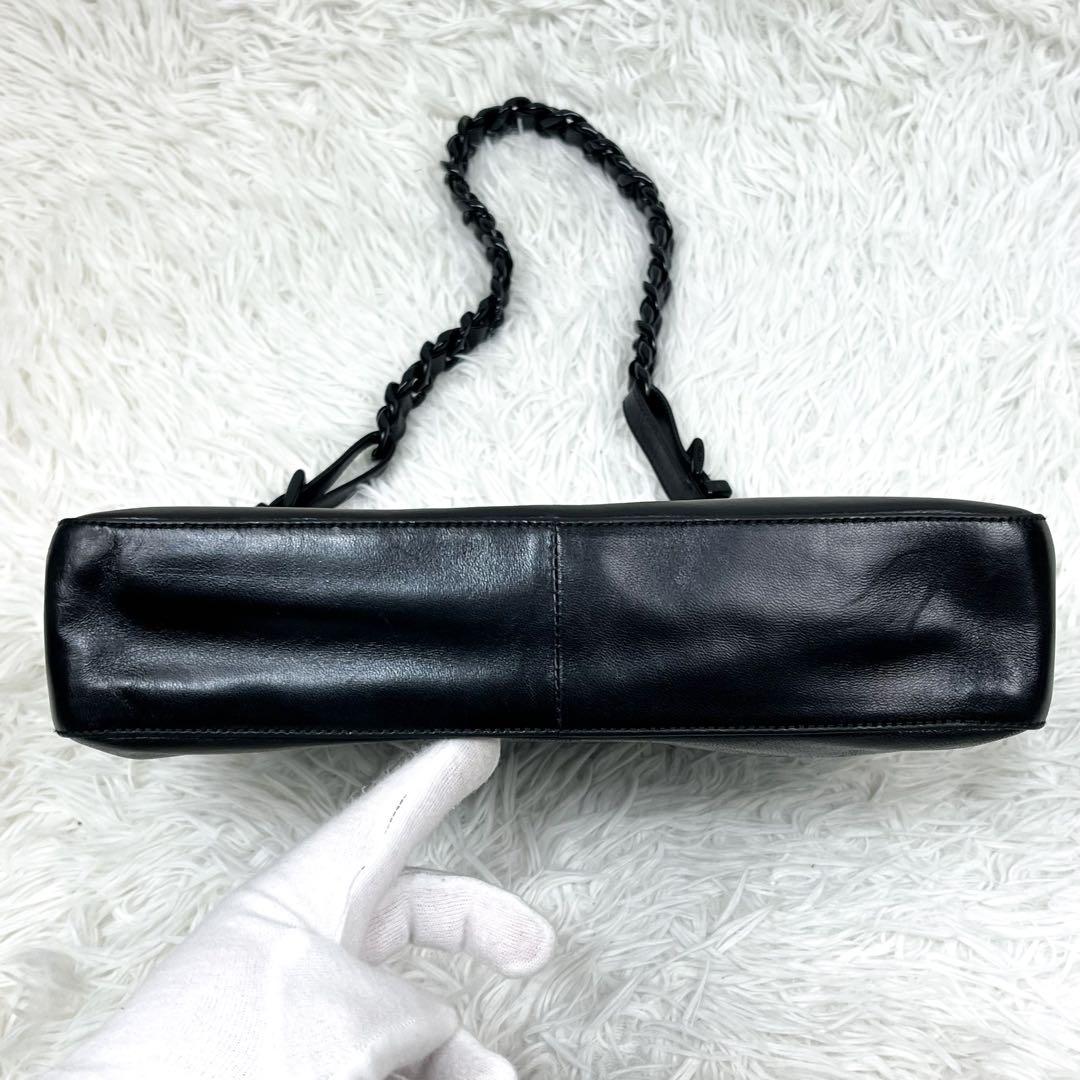 美品プラダ ワンショルダーバッグ ロゴ型押し プラスチックチェーン オールレザー