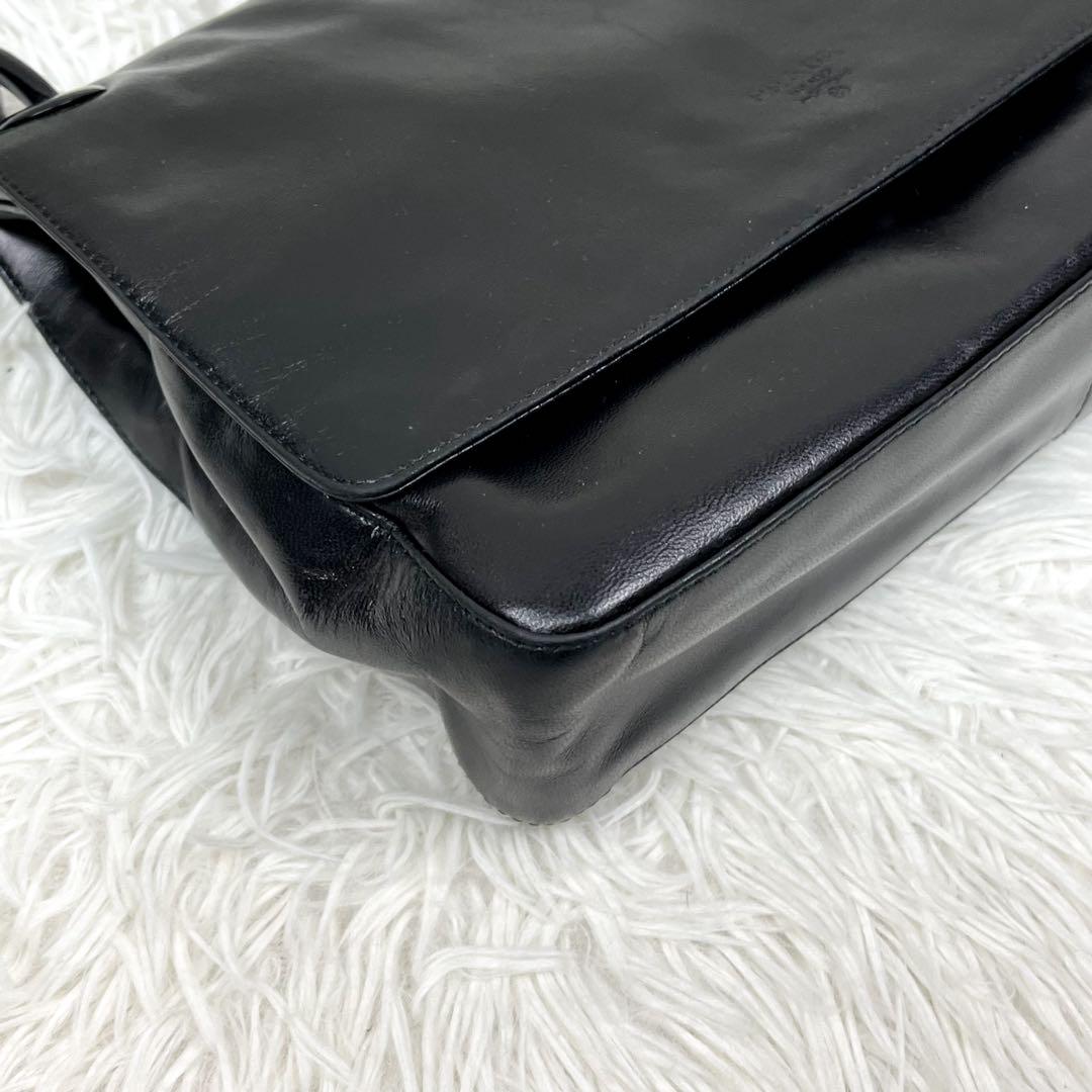 美品プラダ ワンショルダーバッグ ロゴ型押し プラスチックチェーン オールレザー