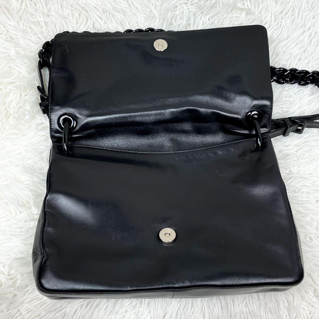 美品プラダ ワンショルダーバッグ ロゴ型押し プラスチックチェーン オールレザー