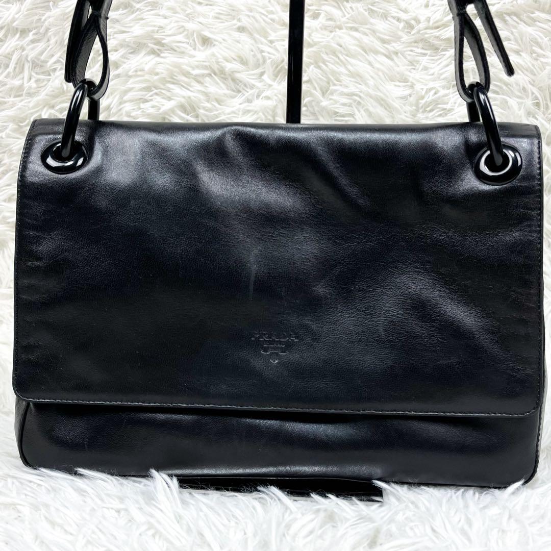 美品プラダ ワンショルダーバッグ ロゴ型押し プラスチックチェーン オールレザー