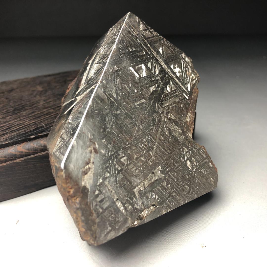 アルタイ隕石　大型隕石 鉄隕石　外皮付き隕石　ナチュラル　原石　重さ約1095ｇ