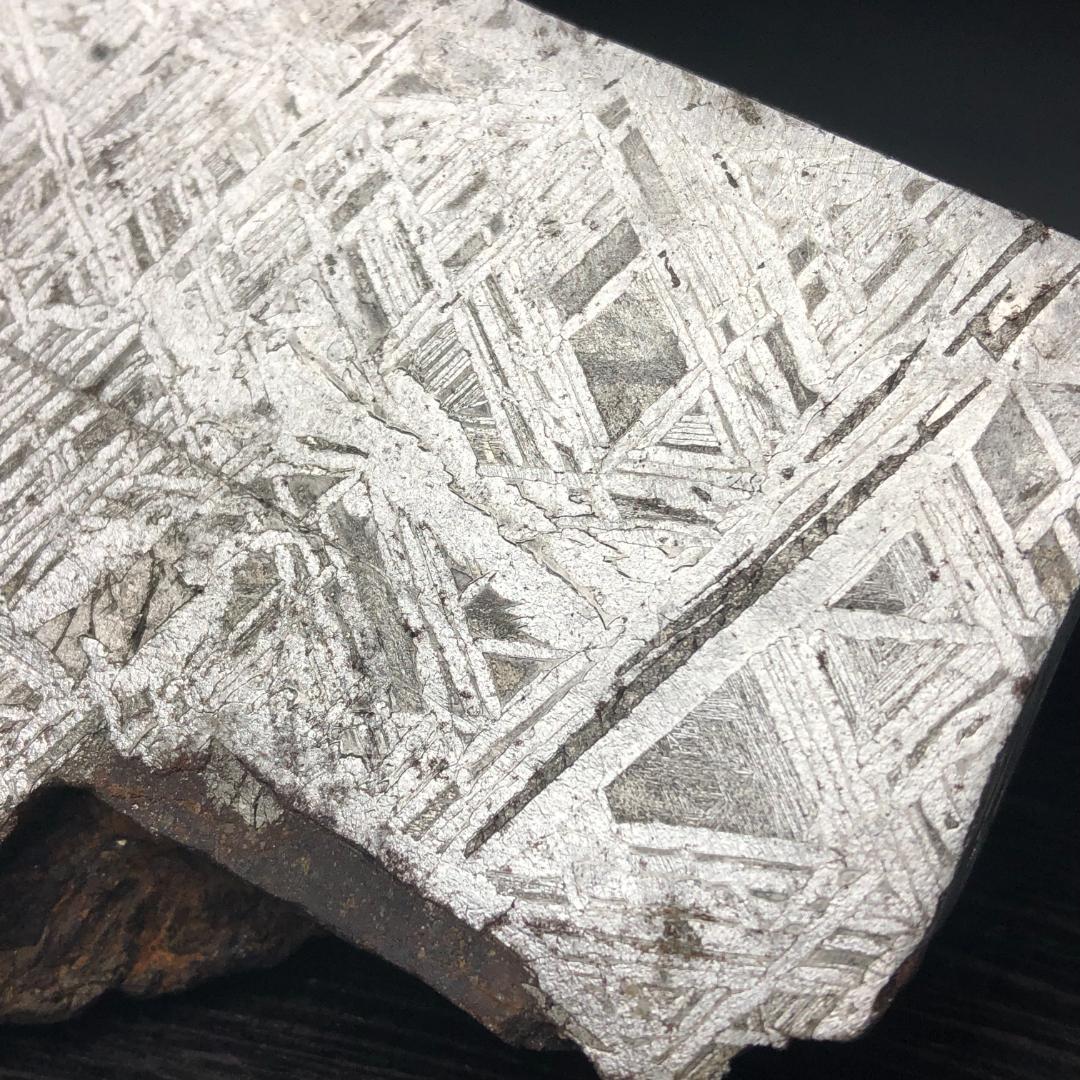 アルタイ隕石　大型隕石 鉄隕石　外皮付き隕石　ナチュラル　原石　重さ約1095ｇ