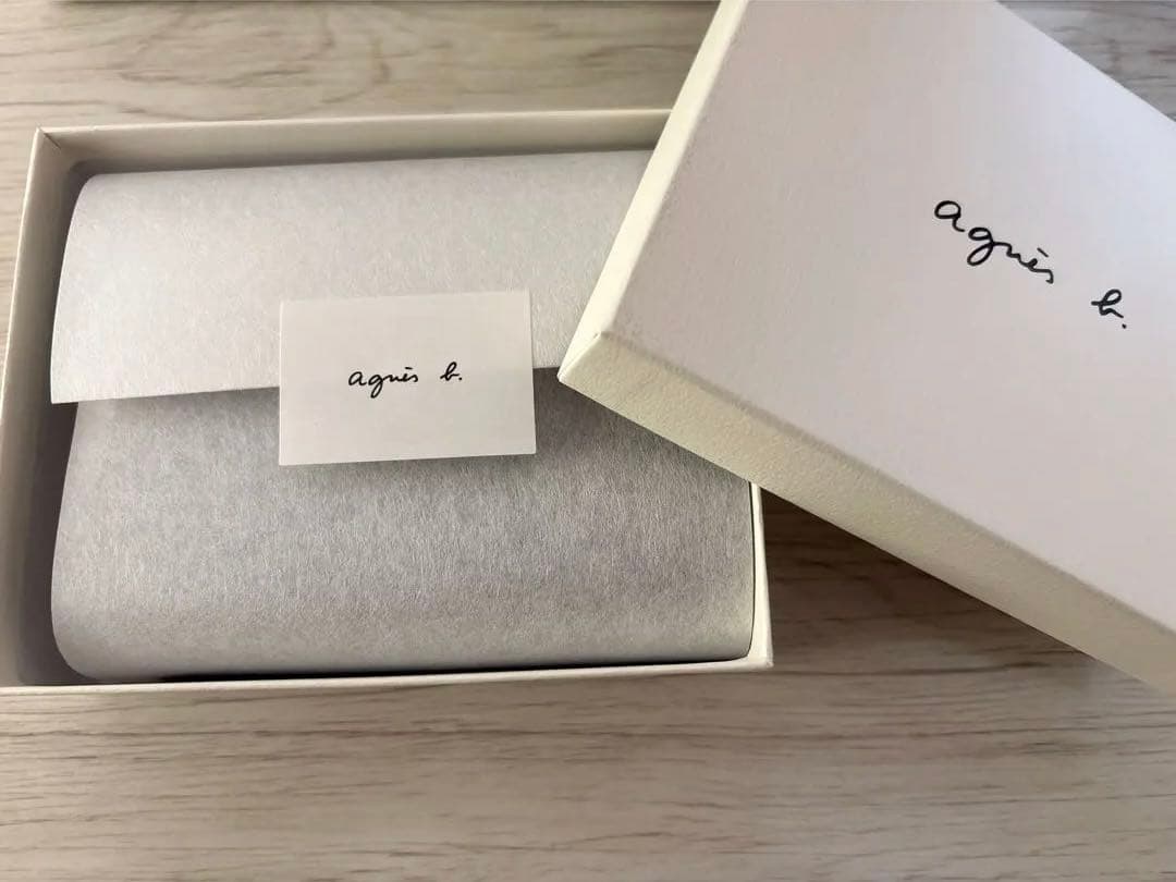 本日限定価格！新品未使用・箱付き　【Agnes b】二つ折りお財布
