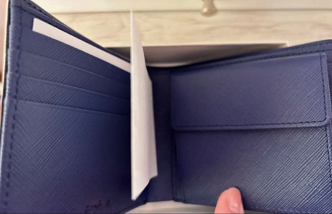 本日限定価格！新品未使用・箱付き　【Agnes b】二つ折りお財布