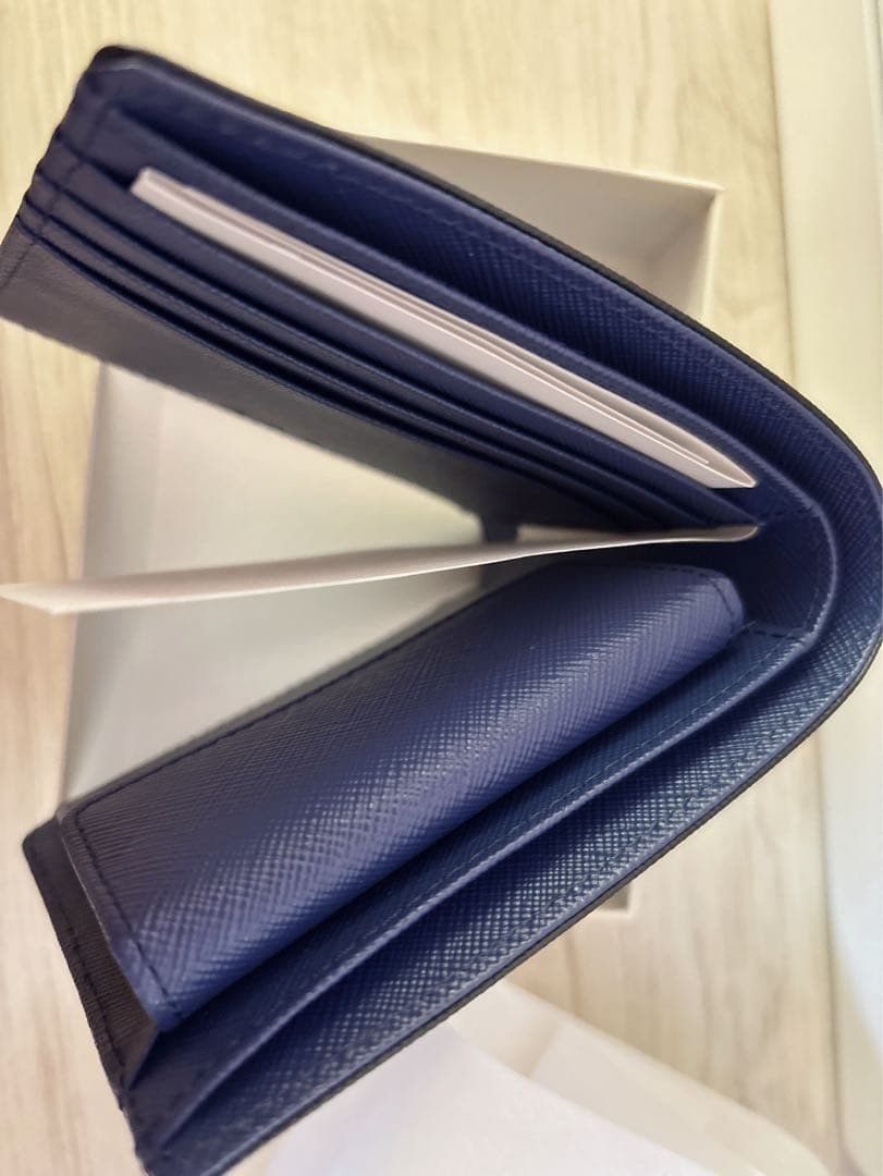 本日限定価格！新品未使用・箱付き　【Agnes b】二つ折りお財布