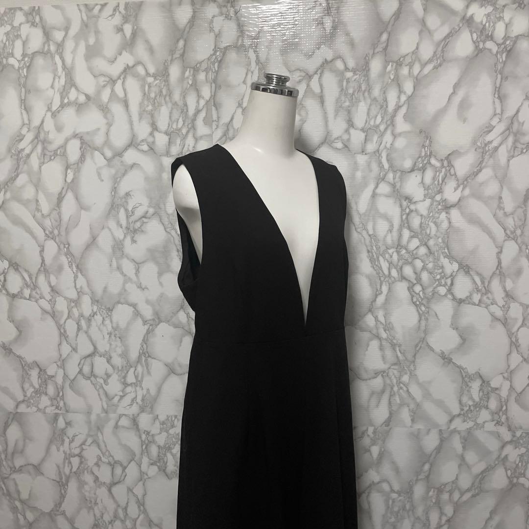 美品　Tnewties デザインサロペット　オールインワン　刺繍ロゴバックベルト