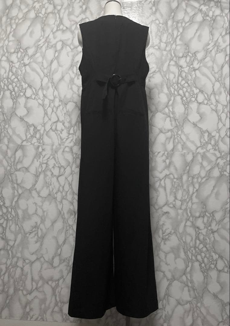 美品　Tnewties デザインサロペット　オールインワン　刺繍ロゴバックベルト