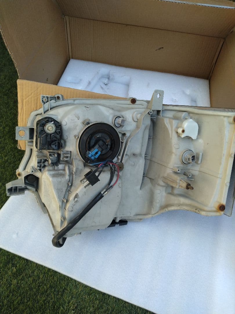 ハイエース　社外LEDヘッドライト