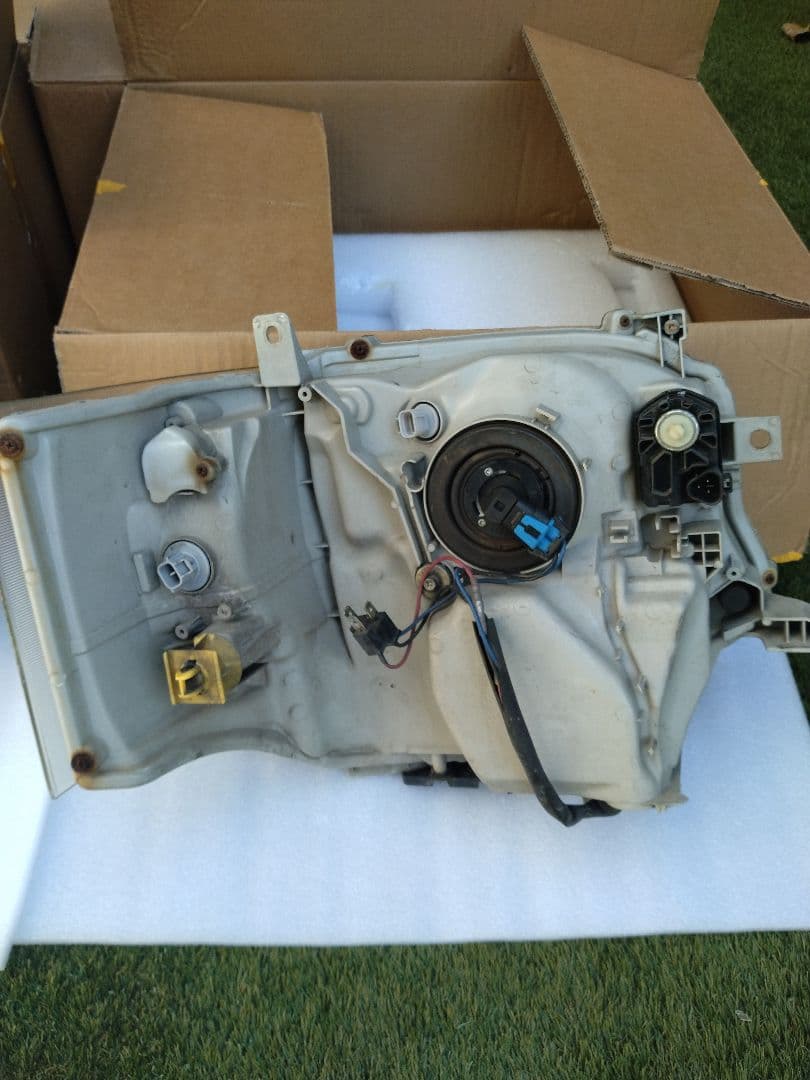 ハイエース　社外LEDヘッドライト