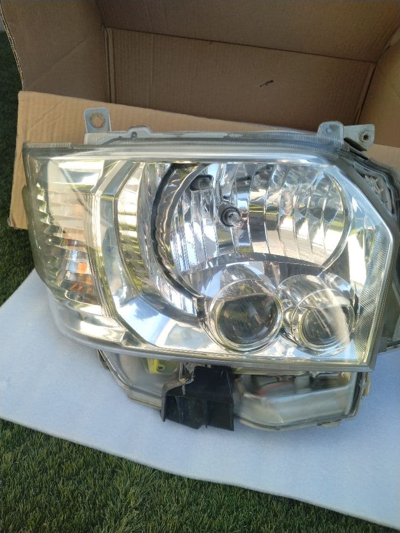 ハイエース　社外LEDヘッドライト