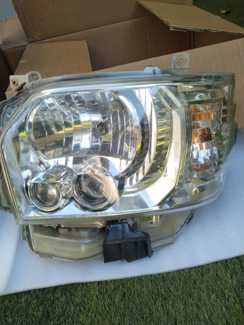 ハイエース　社外LEDヘッドライト