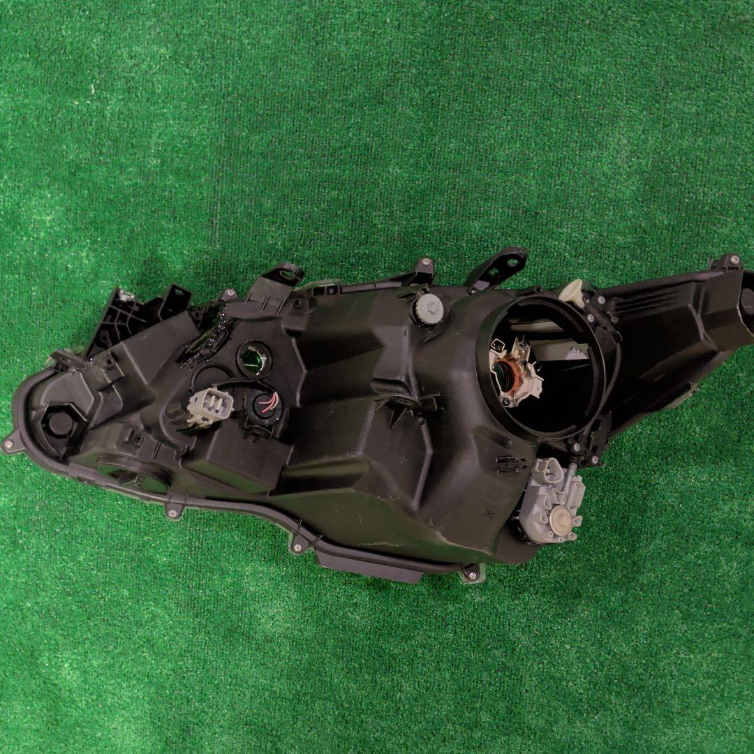 TOYOTA クラウン 右ヘッドライトユニット